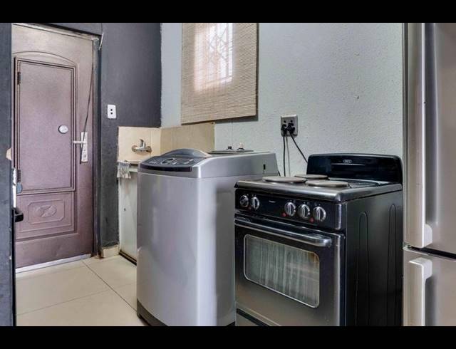 5 BEDROOM HOUSE FOR SALE IN PROTEA GLEN EXT